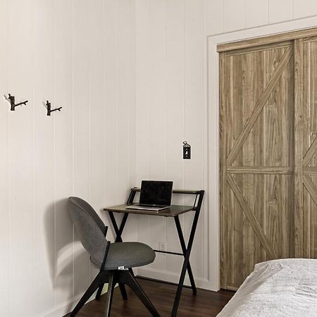 Romantic & Family Friendly Chalet In The Woods レイク・アローヘッド エクステリア 写真
