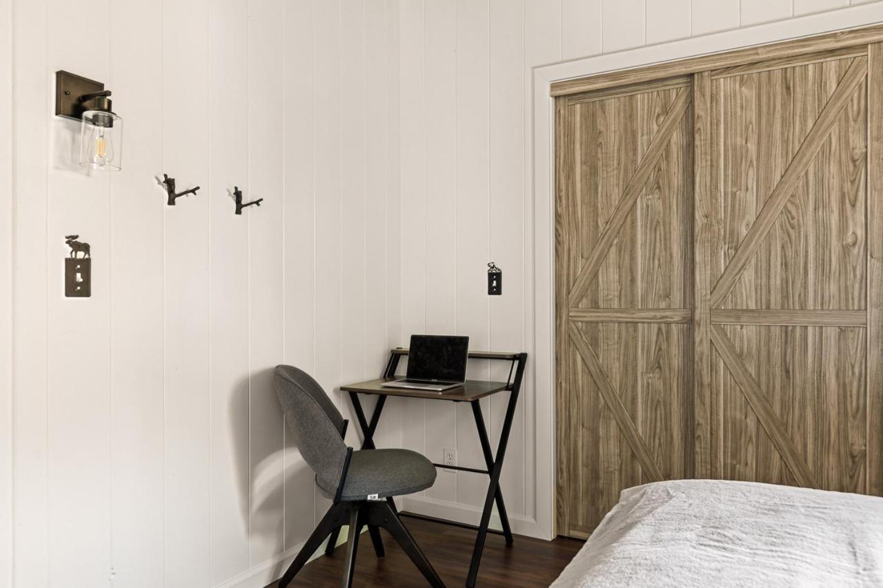 Romantic & Family Friendly Chalet In The Woods レイク・アローヘッド エクステリア 写真