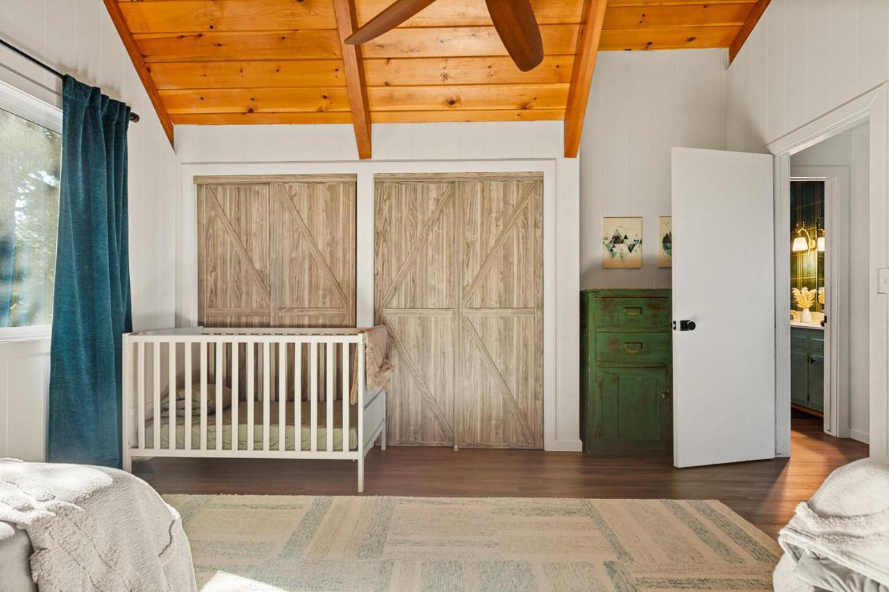 Romantic & Family Friendly Chalet In The Woods レイク・アローヘッド エクステリア 写真