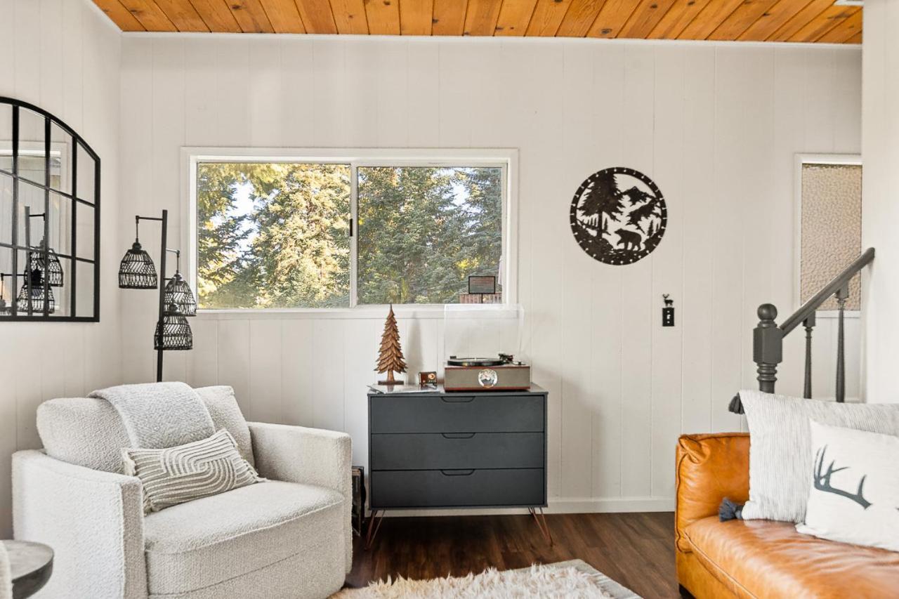 Romantic & Family Friendly Chalet In The Woods レイク・アローヘッド エクステリア 写真