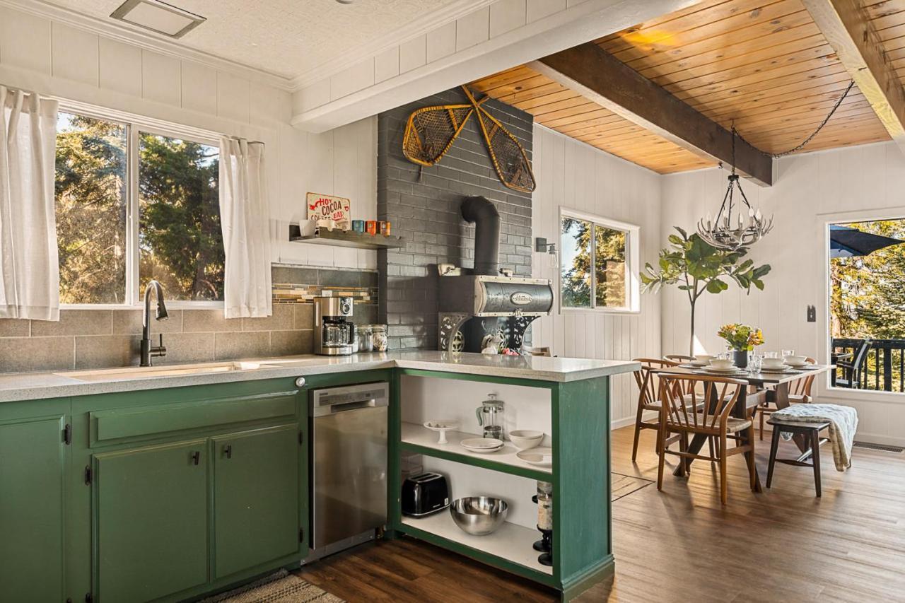 Romantic & Family Friendly Chalet In The Woods レイク・アローヘッド エクステリア 写真