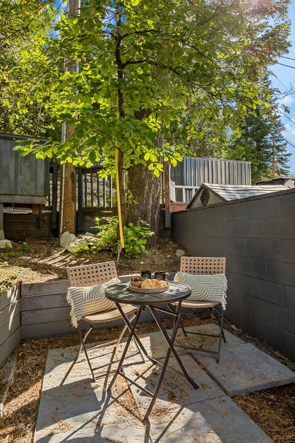 Romantic & Family Friendly Chalet In The Woods レイク・アローヘッド エクステリア 写真