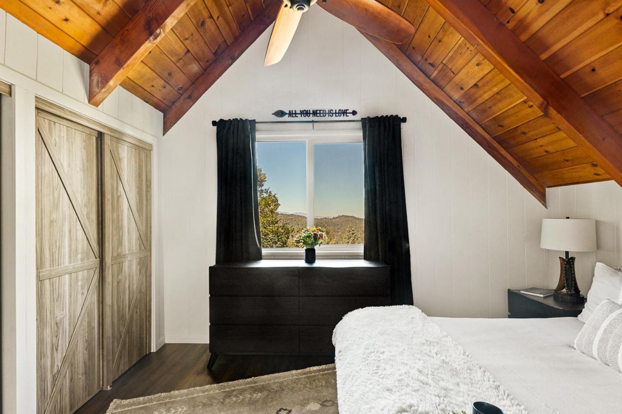 Romantic & Family Friendly Chalet In The Woods レイク・アローヘッド エクステリア 写真