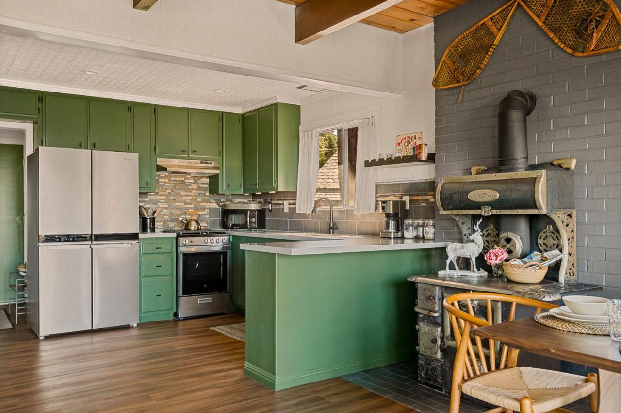 Romantic & Family Friendly Chalet In The Woods レイク・アローヘッド エクステリア 写真