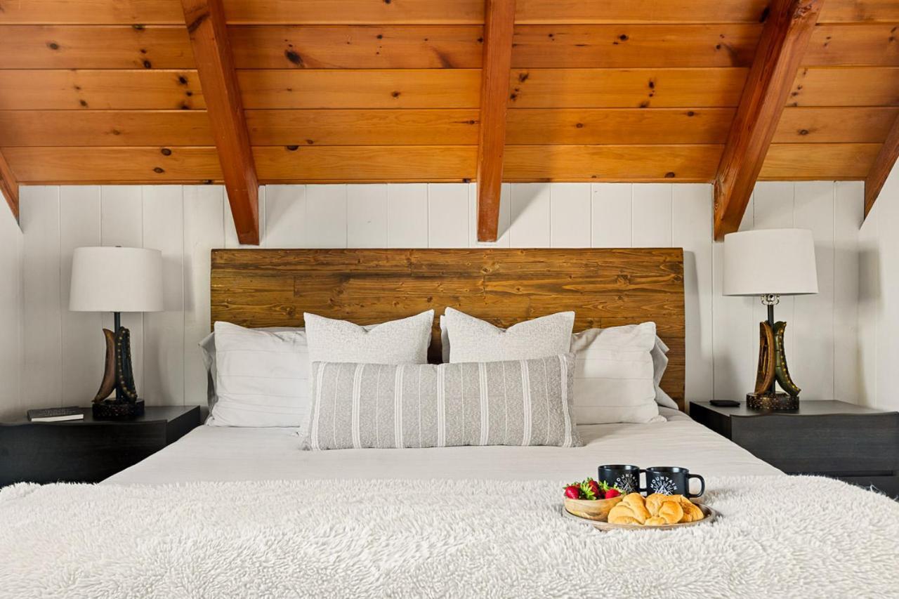 Romantic & Family Friendly Chalet In The Woods レイク・アローヘッド エクステリア 写真